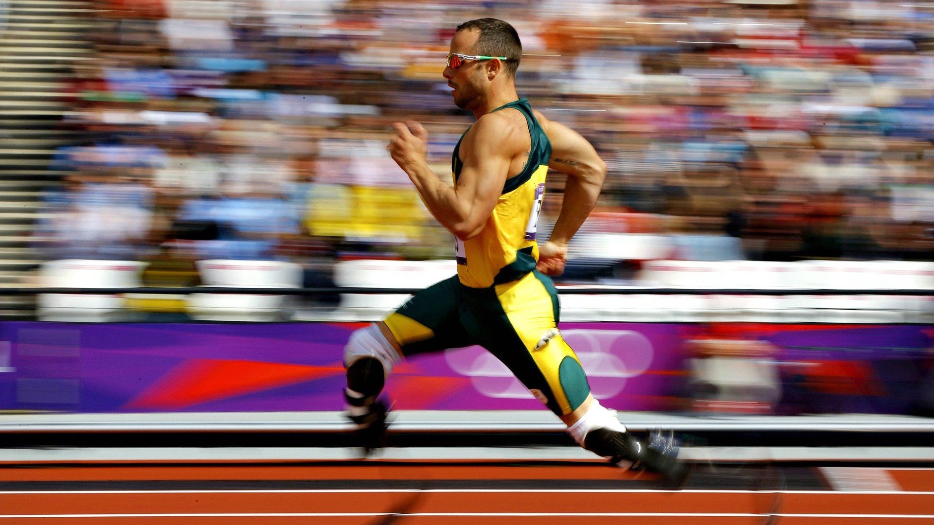 足球场上的搞笑段子:笑料不断!,足球的搞笑瞬间